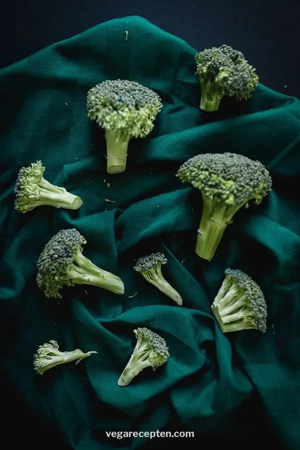 Eating raw broccoli