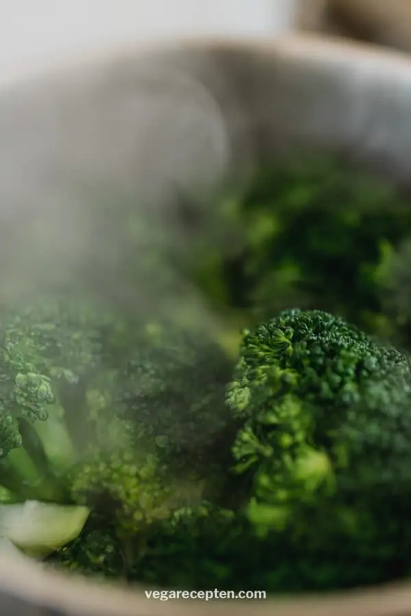 how long to boil broccoli