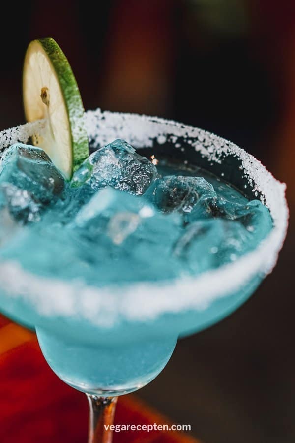 Blue lagoon cocktail blauwe cocktail