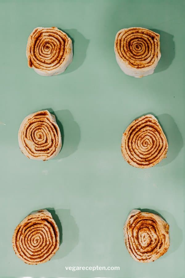 Cinnamon rolls with croissant dough